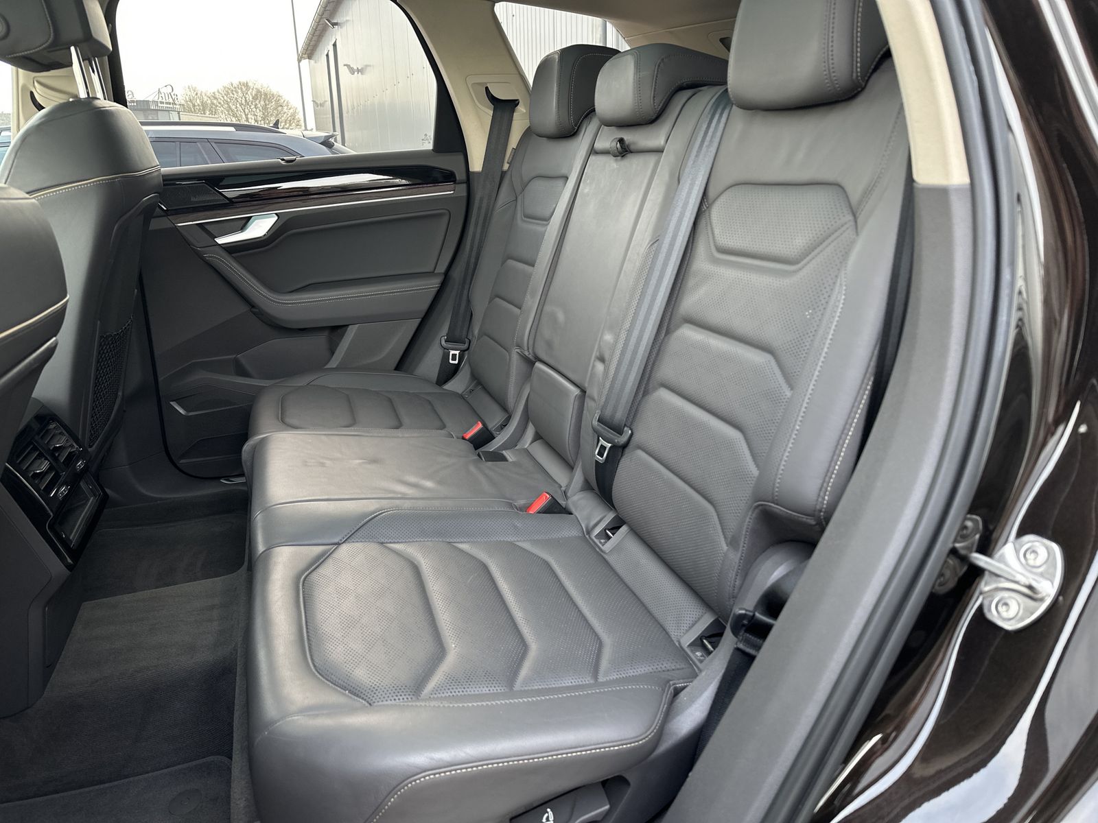 Fahrzeugabbildung Volkswagen Touareg 3.0 TSI 4M Atmosphere NAV+LED+KAM+PANORA