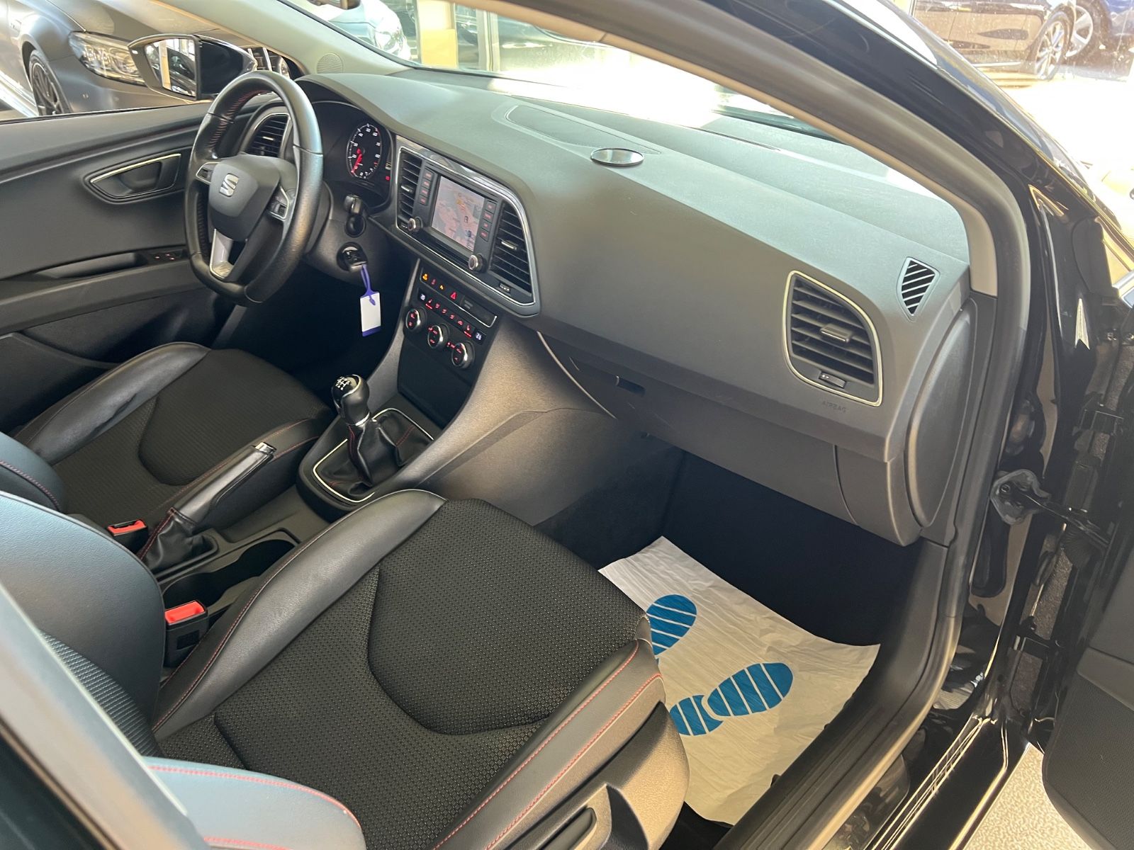 Fahrzeugabbildung SEAT Leon ST FR *LED*NAVI*BLUETOOTH*SITZHEIZUNG*