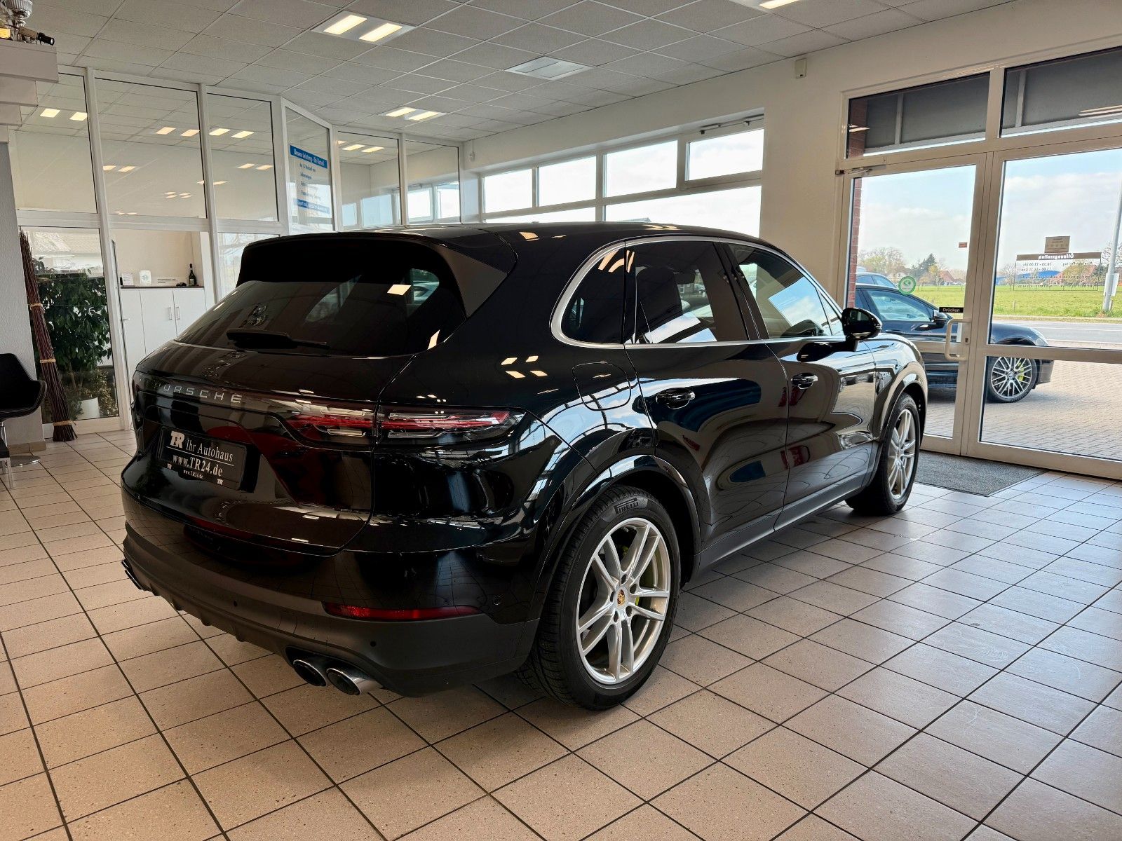 Fahrzeugabbildung Porsche Cayenne E-Hybrid Panorama/Luftfederung/ACC