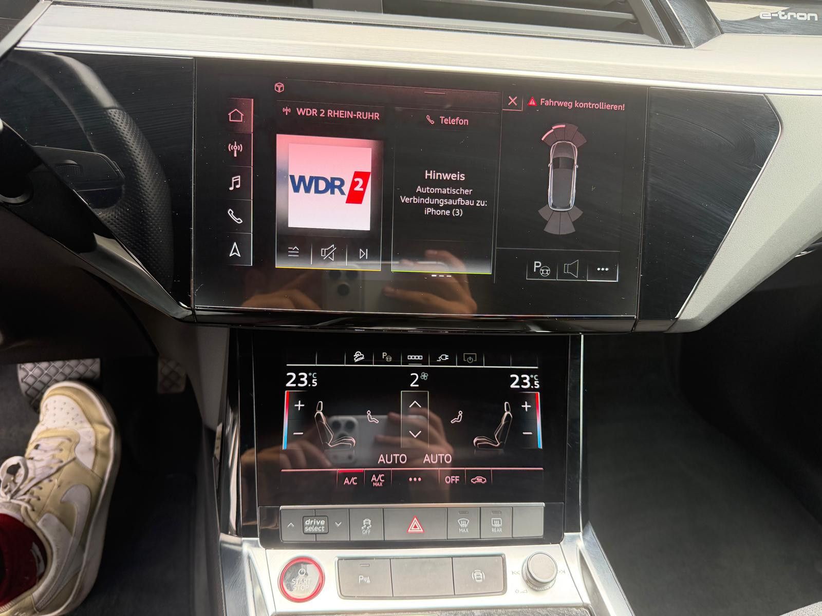 Fahrzeugabbildung Audi e-tron S QUATT 2X S LINE LUFT+MEMO+NAVI+LED+PDC+