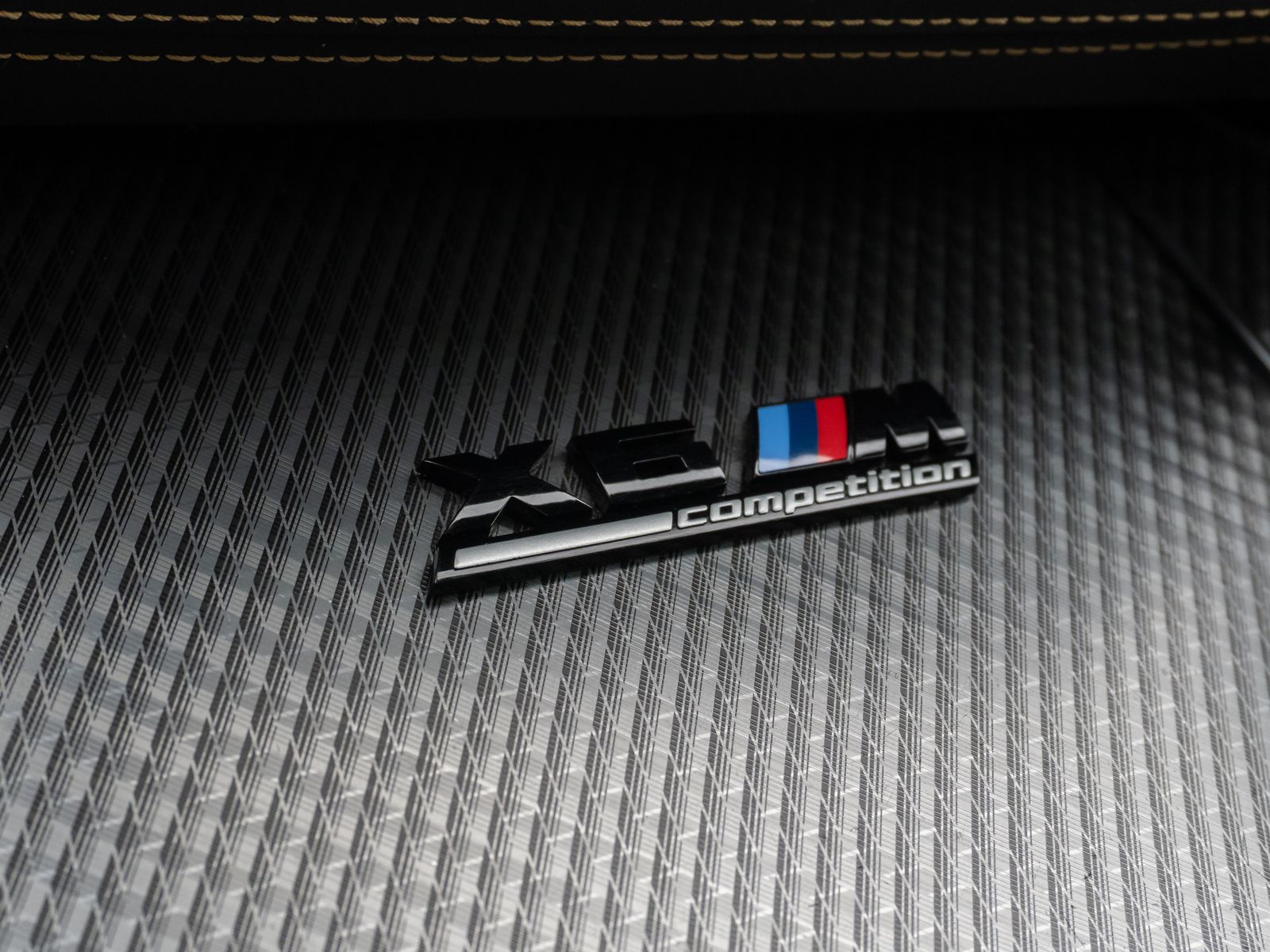 Fahrzeugabbildung BMW X6 M Panorama 360°Laser B&W Massage SoftCl AHK