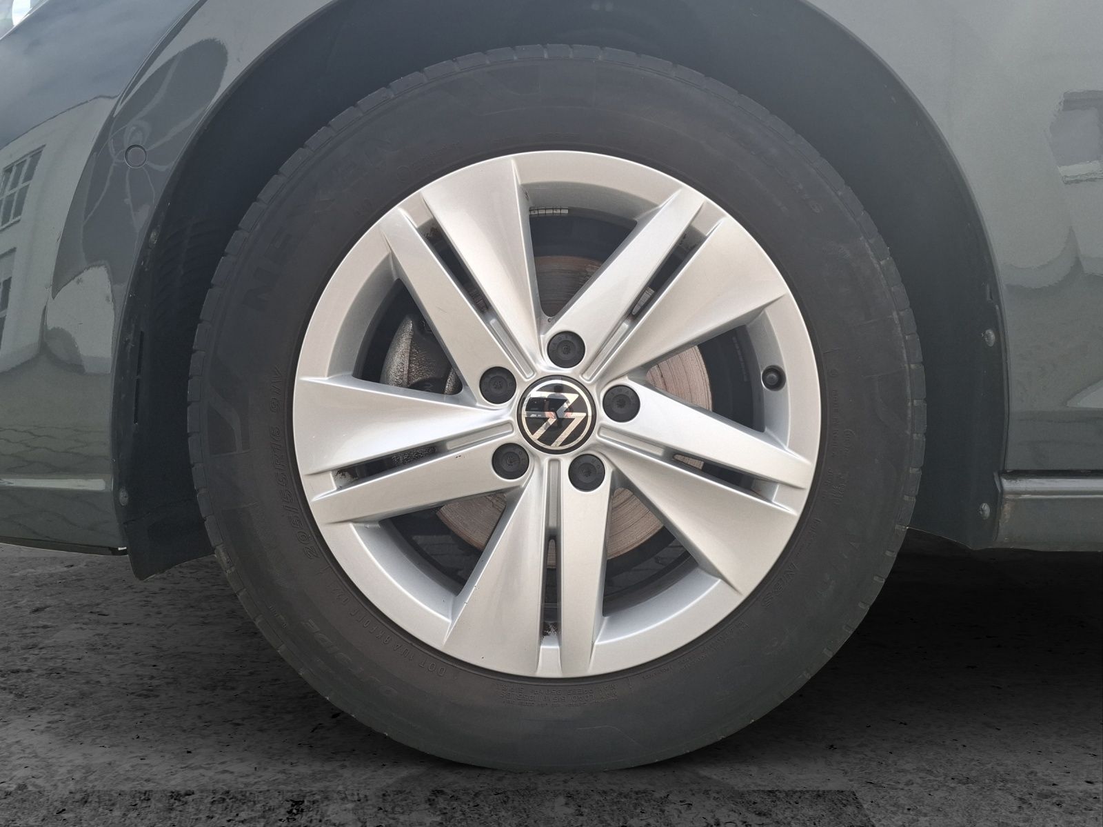 Fahrzeugabbildung Volkswagen Golf VIII Variant eTSI Life DSG LED+ Navi STHZ A
