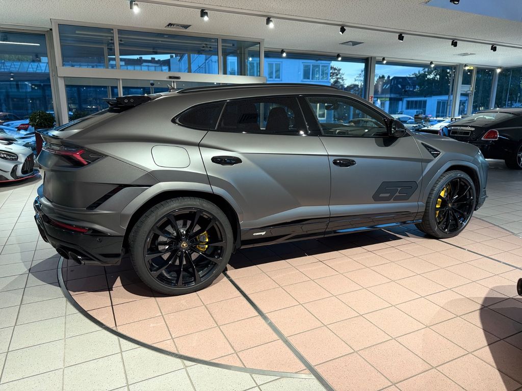LAMBORGHINI Urus 2023