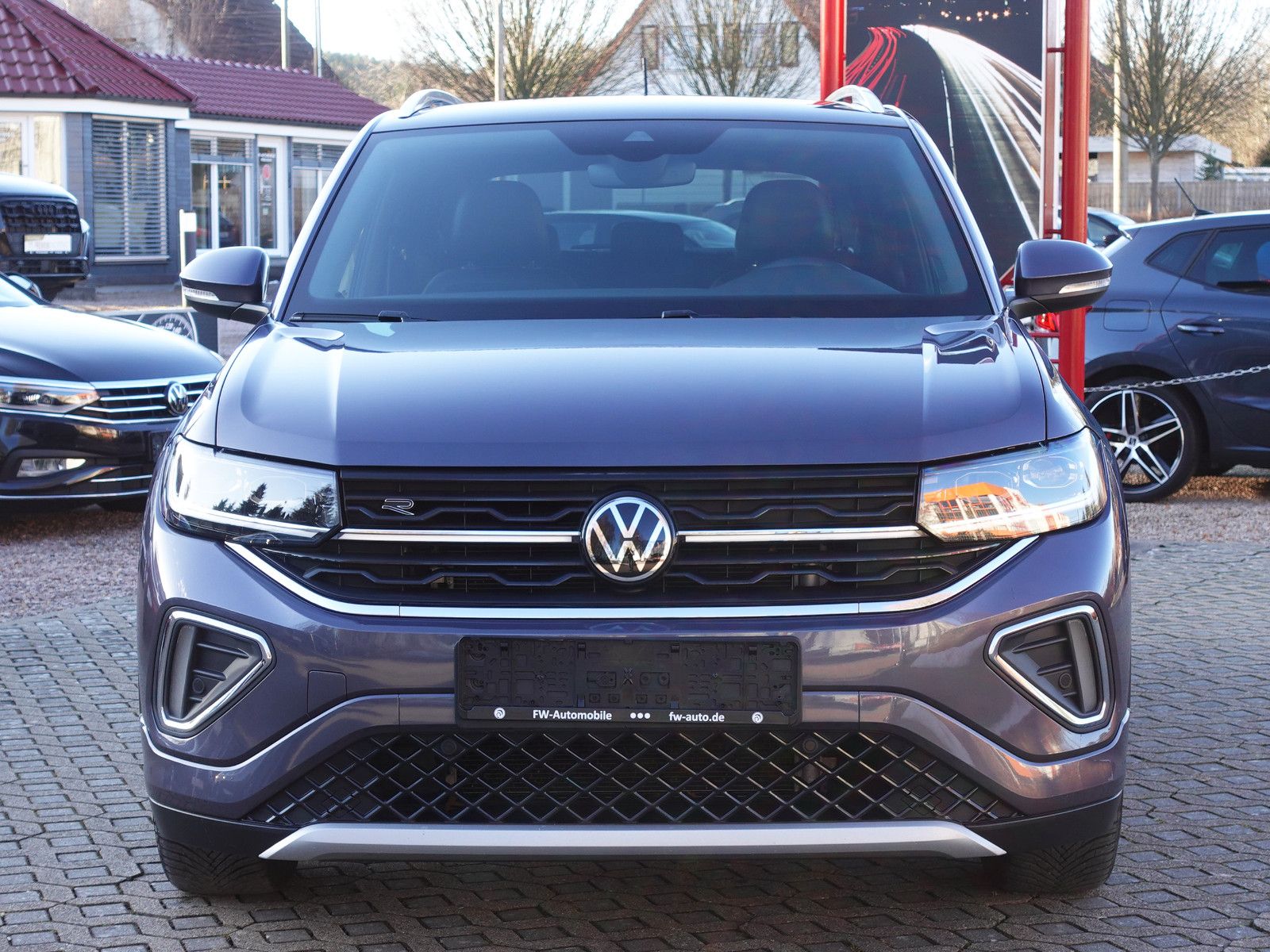 Fahrzeugabbildung Volkswagen T-Cross 1.5 TSI DSG R-Line AHK Matrix ACC RFK