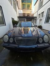 Mercedes-Benz Mercedes E 220 CDI - gebrauchte Mercedes-Benz E 220 aus dem Jahr 2001