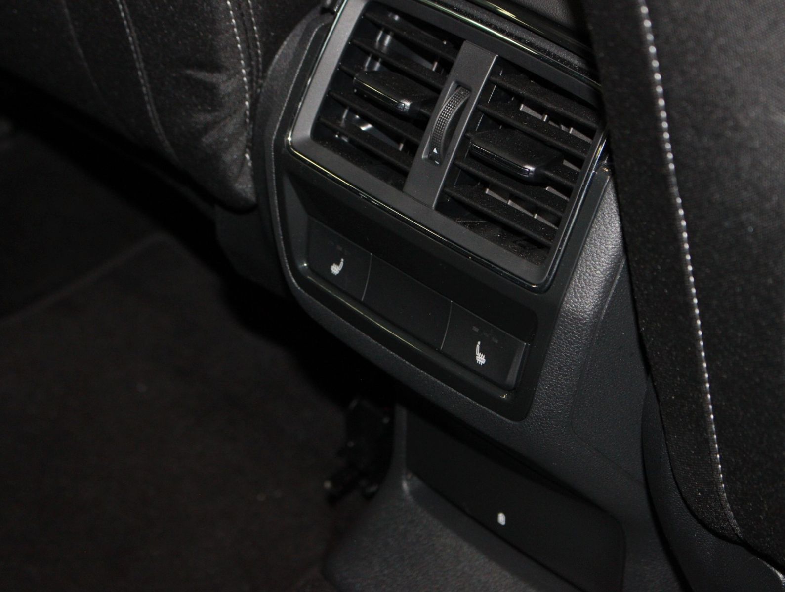 Fahrzeugabbildung SKODA Karoq Sportline 2.0 TSI 4x4 DSG*1.Hand*AHK*LED