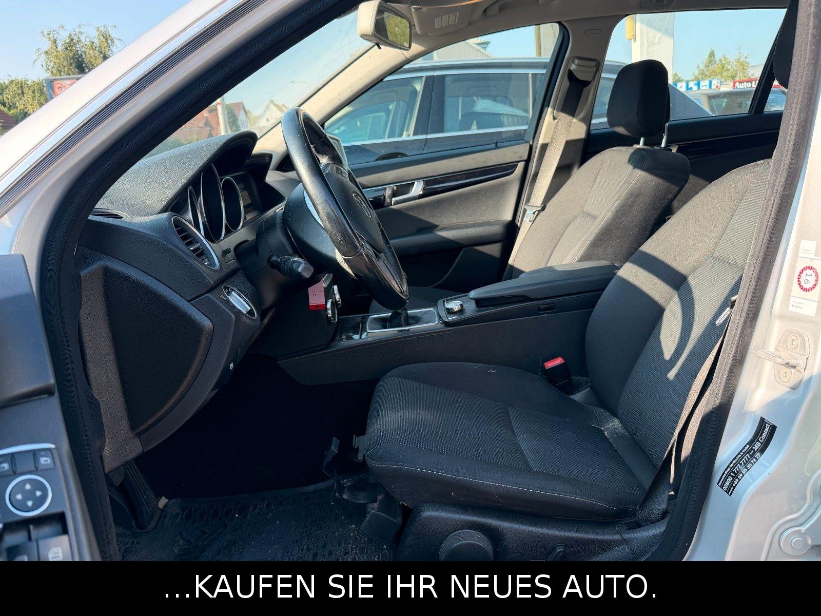 Mercedes-Benz C200 2012 — photo 13