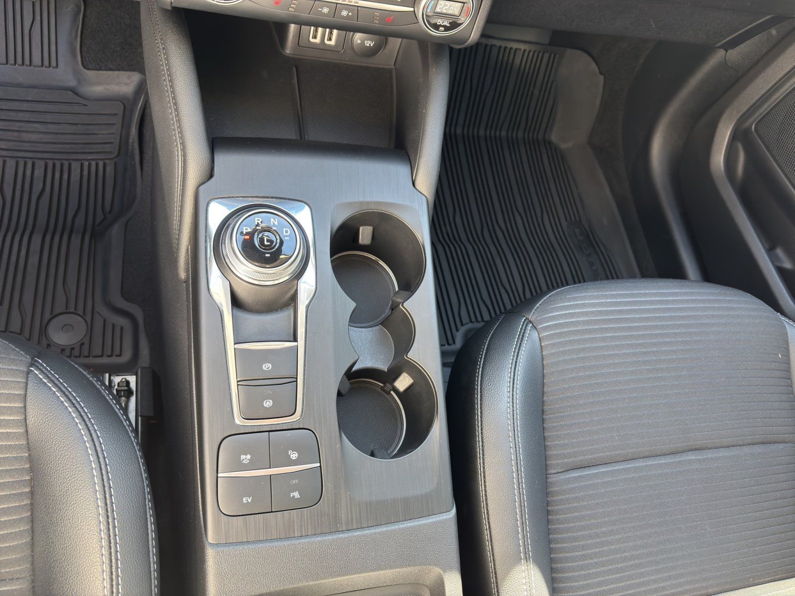 Fahrzeugabbildung Ford Kuga 2.5 PHEV Plug-In Hybrid Titanium X