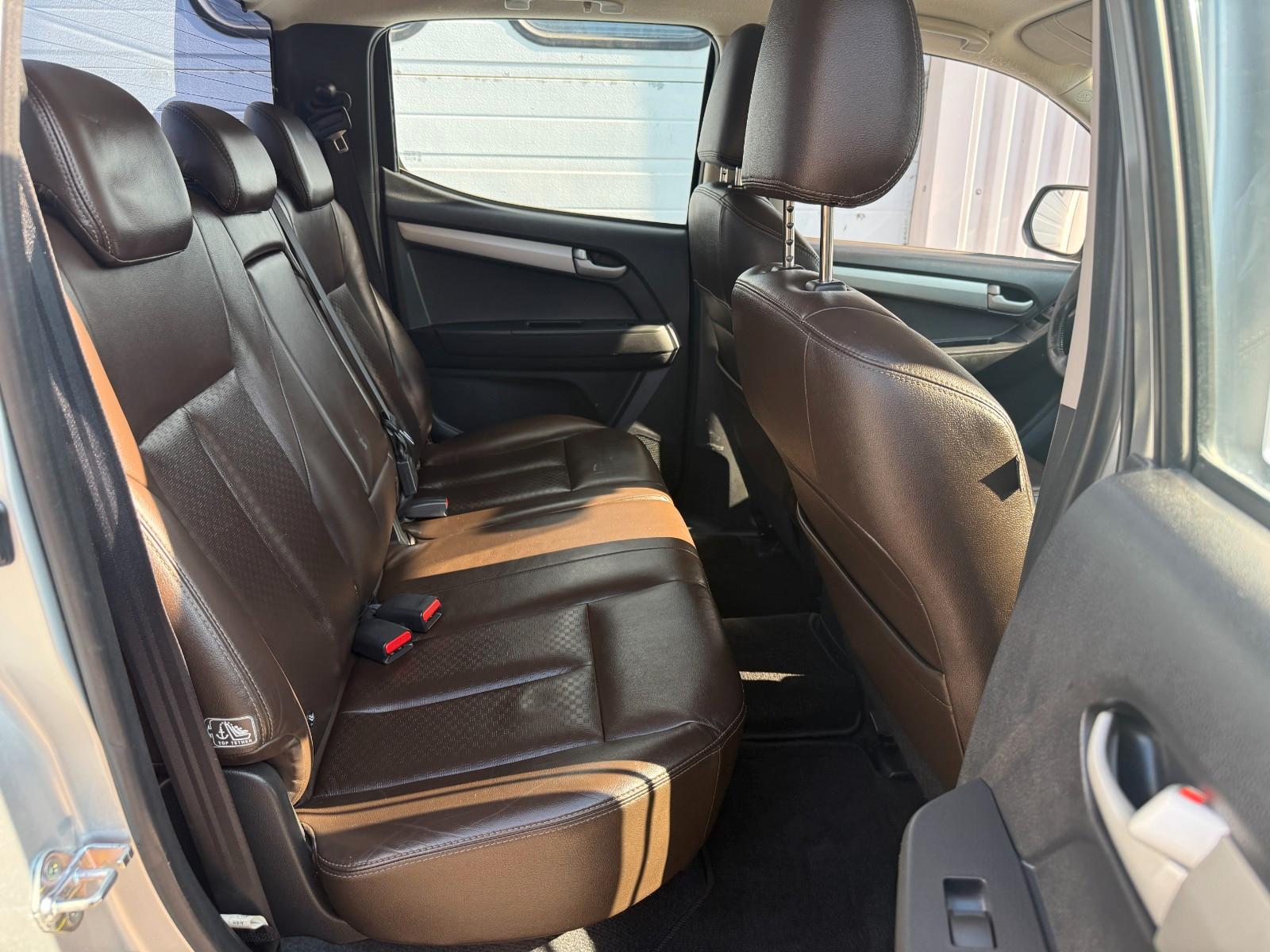 Isuzu D-Max Double Cab 4WD – 163 ch – Automatique – Cuir