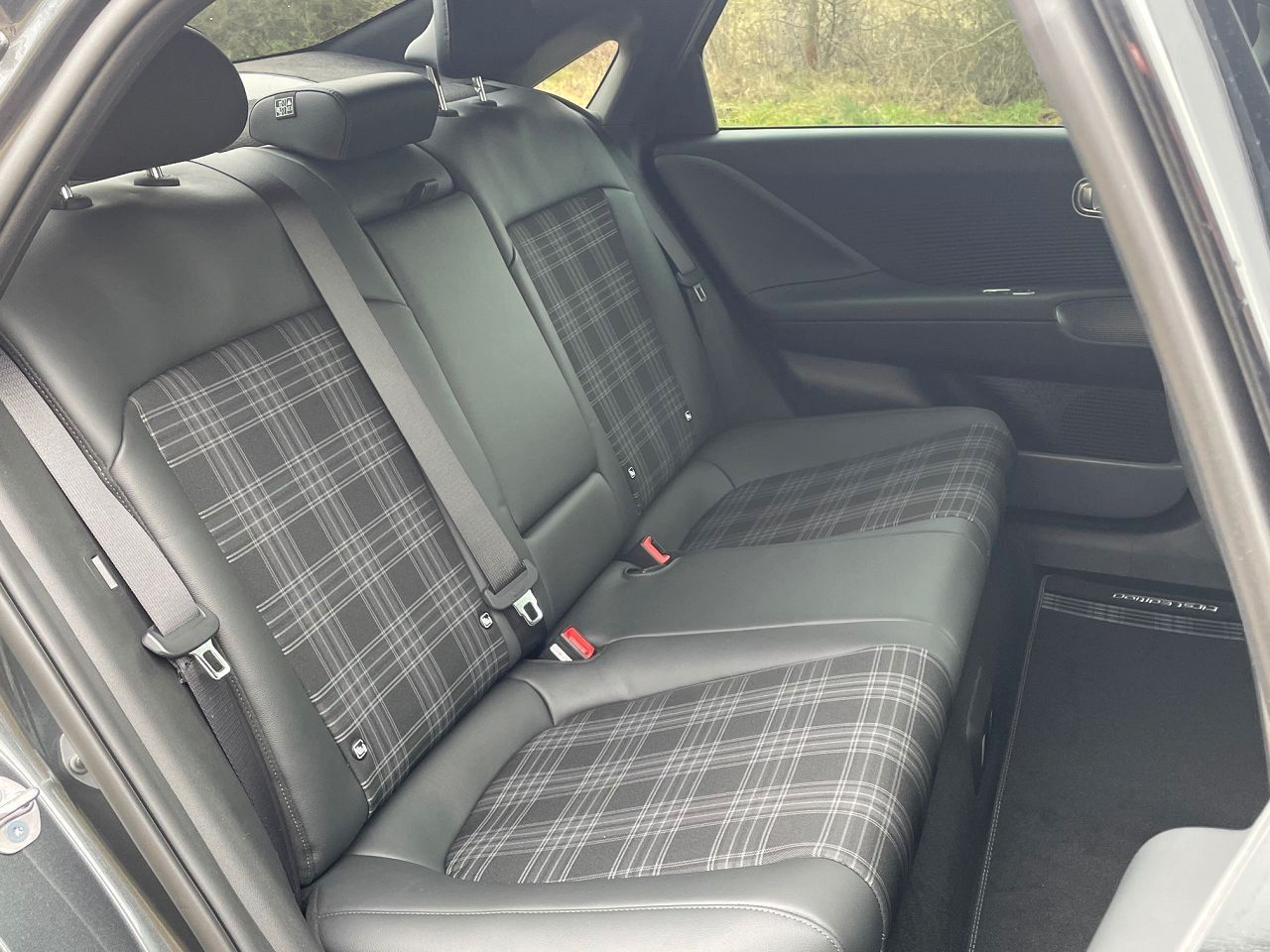 Fahrzeugabbildung Hyundai IONIQ 6 Ioniq 6 First Edition 4WD *MIETKAUF