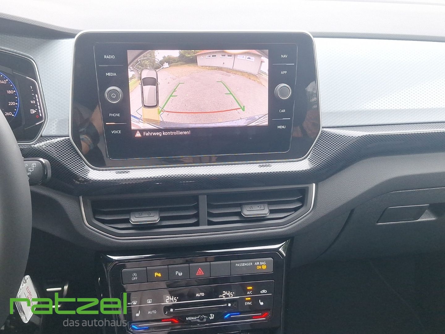 Fahrzeugabbildung Volkswagen T-Cross 1.0 TSI DSG LIFE GOAL AHK-abnehmbar Navi