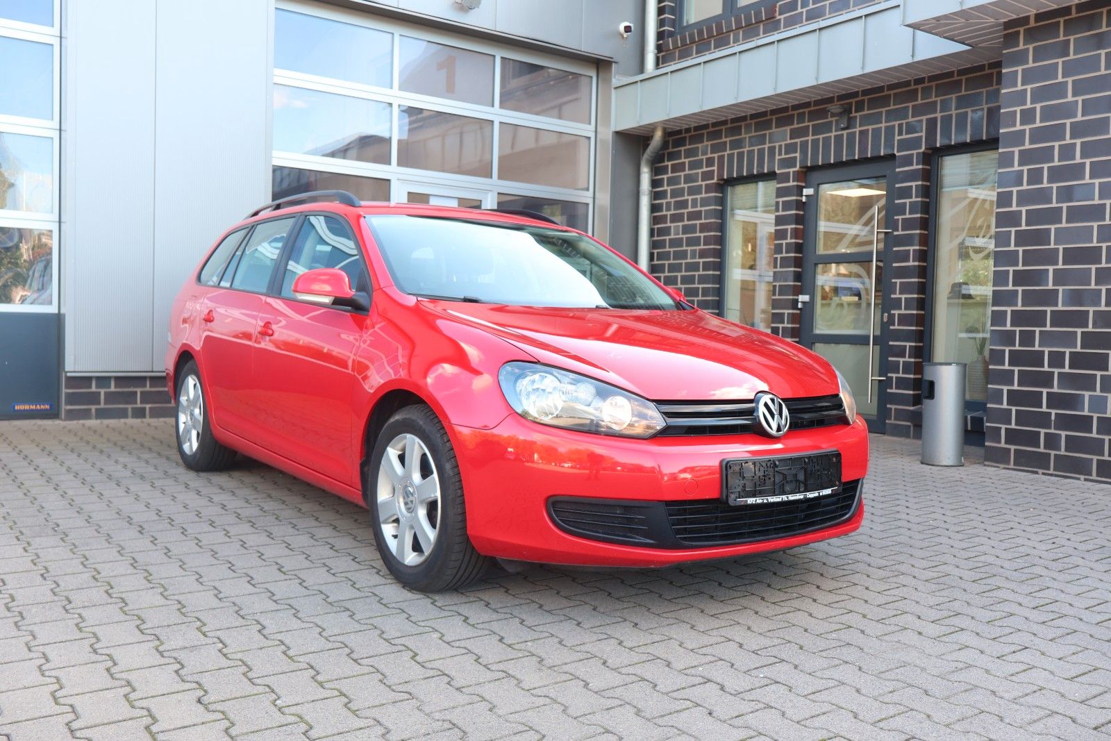 Volkswagen Golf - 1