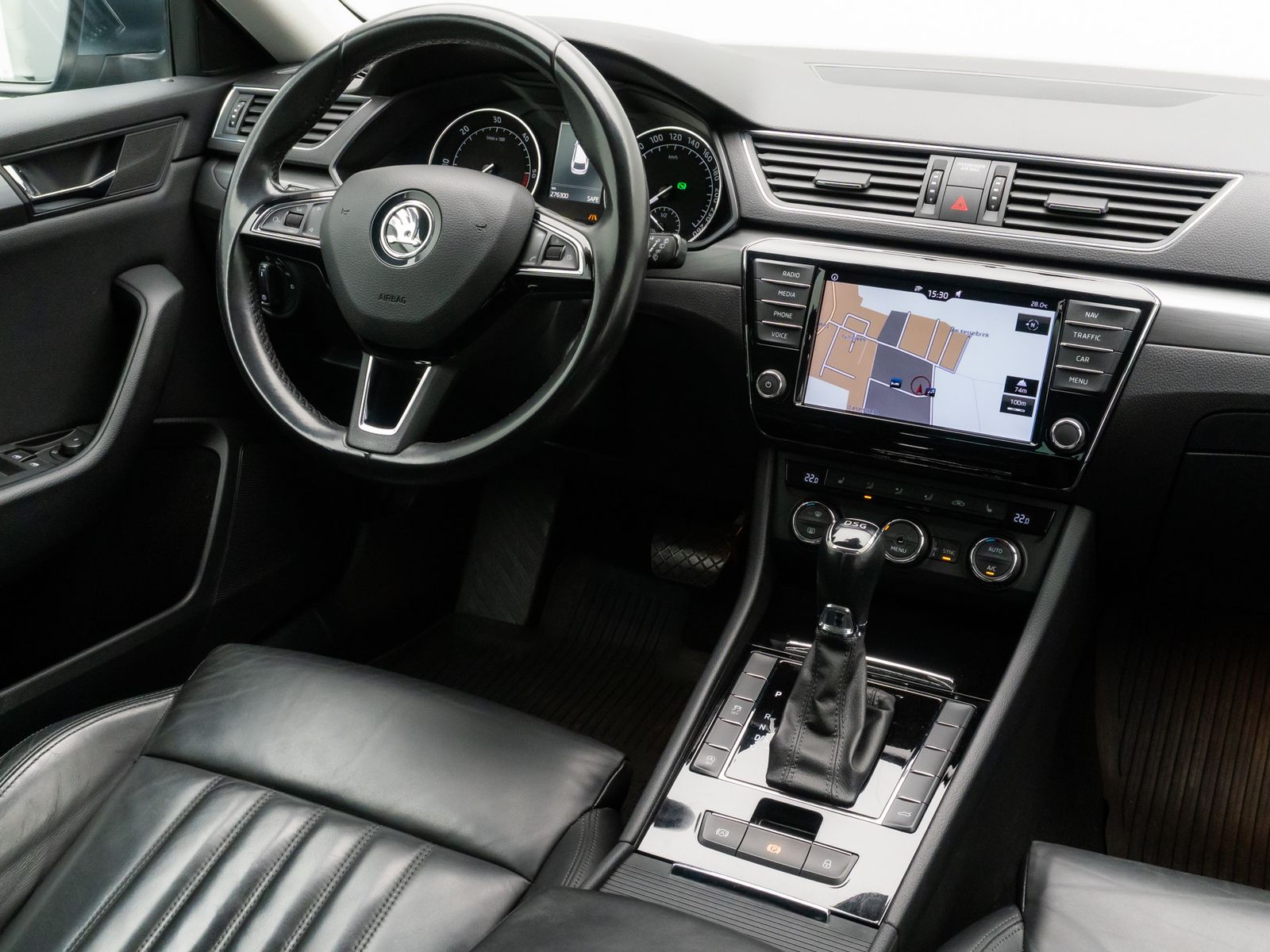 Fahrzeugabbildung SKODA Superb Style BiXenon PDC Navi Touch FernlichtAss