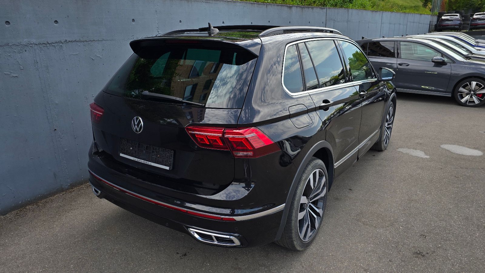 Volkswagen Tiguan 2.0 TDI DSG 4M 3 x R-Line Pano ACC AHK 20 foto 4