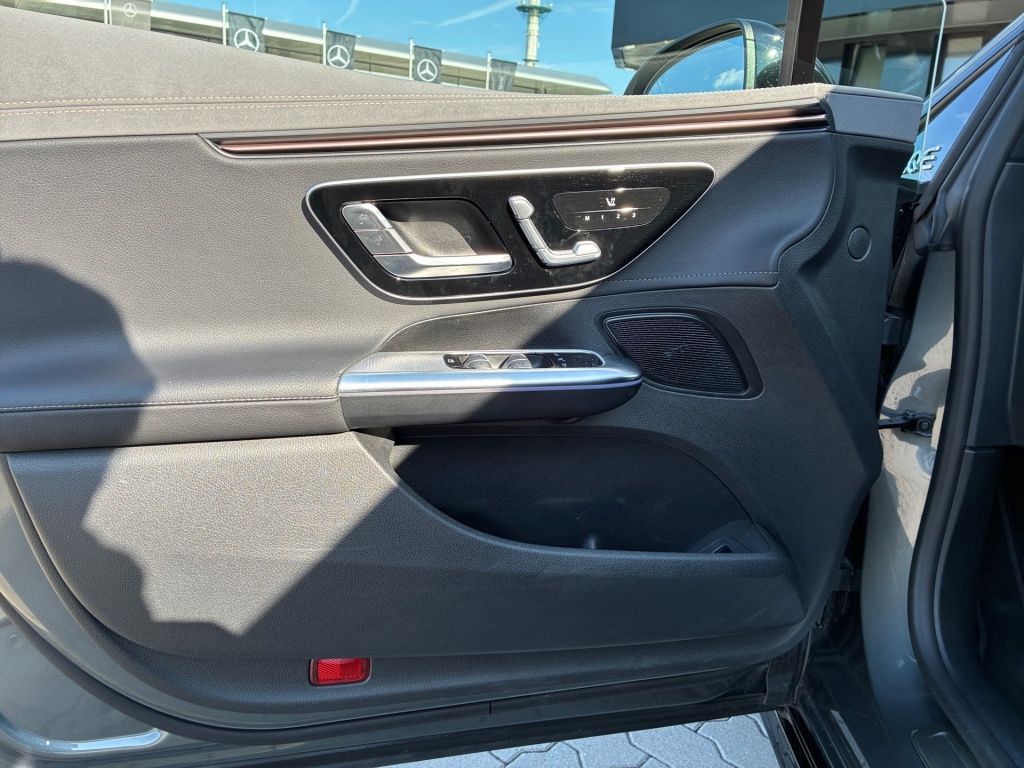 Mercedes-Benz EQE 300 AMG Night+LED+MEMORY+AMBIENTE+HUD+AHK foto 4