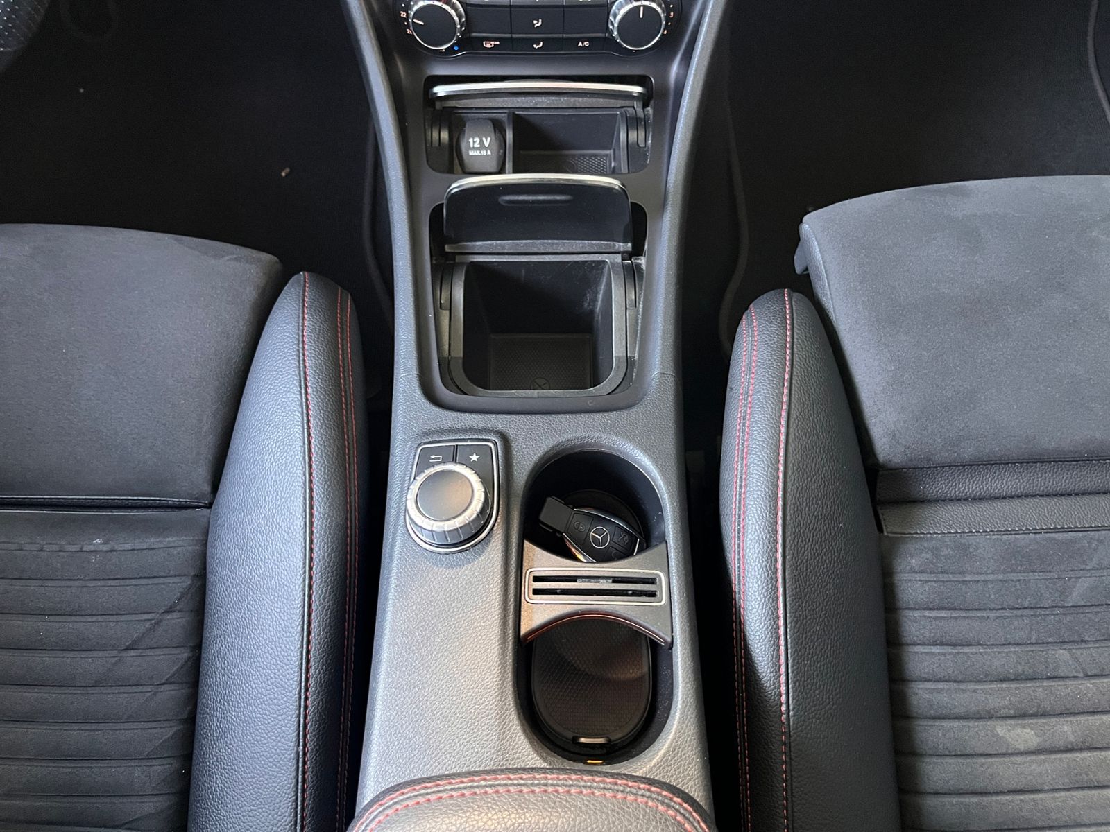 Fahrzeugabbildung Mercedes-Benz CLA 250 Shooting Brake AMG Line ACC LED