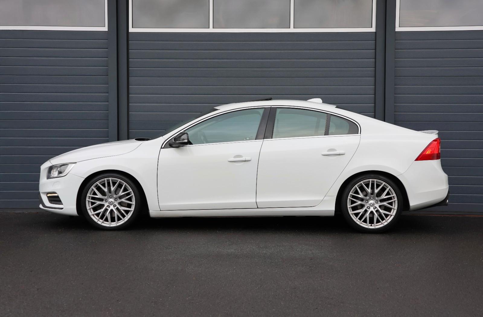VOLVO S60 3.0L T6 AWD R-DESIGN / ACC / 4XSHZ / LHZ / CAMÉRA / 19 | 347 ch | BVA | PACK SPORT | RÉGLAGE ÉLECTRIQUE DES SIÈGES AVEC FONCTION MÉMOIRE | TOIT OUVRANT