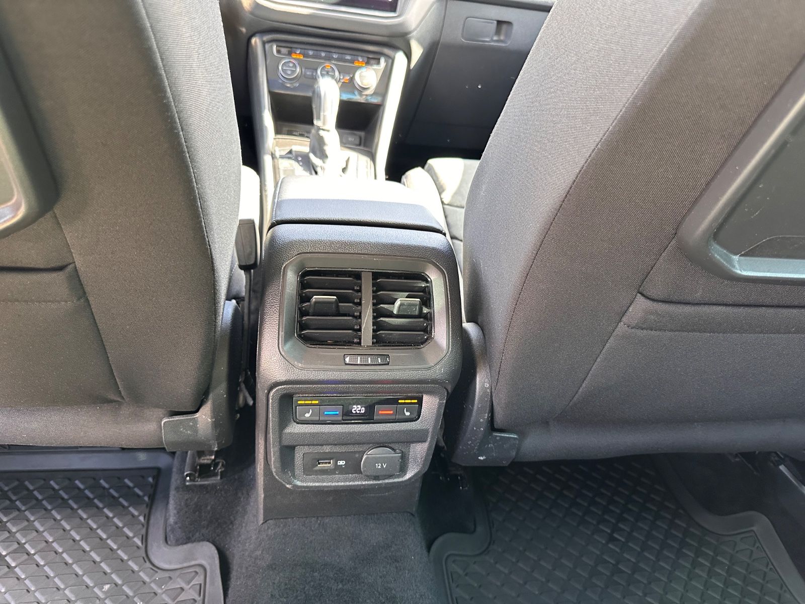 Fahrzeugabbildung Volkswagen Tiguan 2.0 TDI 4M Highline DSG AHK/HUD/Navi/LED