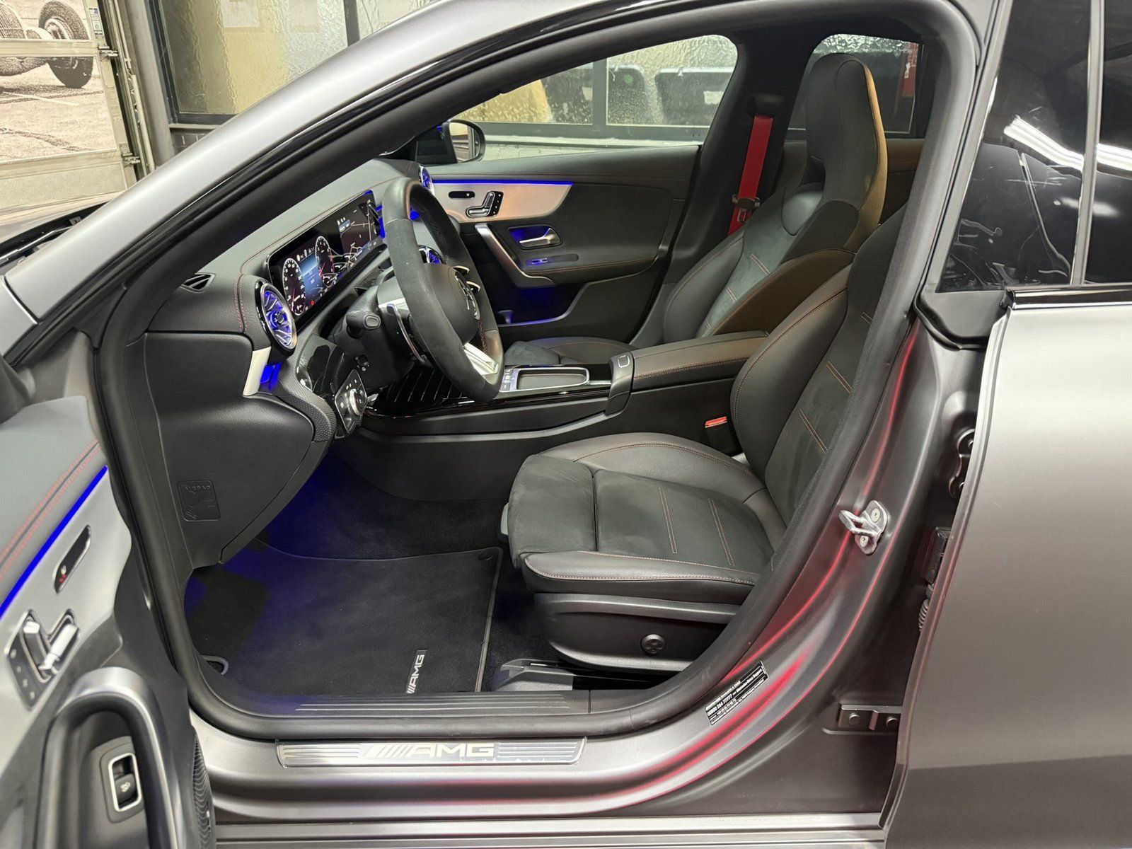 Fahrzeugabbildung Mercedes-Benz AMG CLA 35 4M*BURMESTER*PANO*FAP*HUD*360°KAMERA