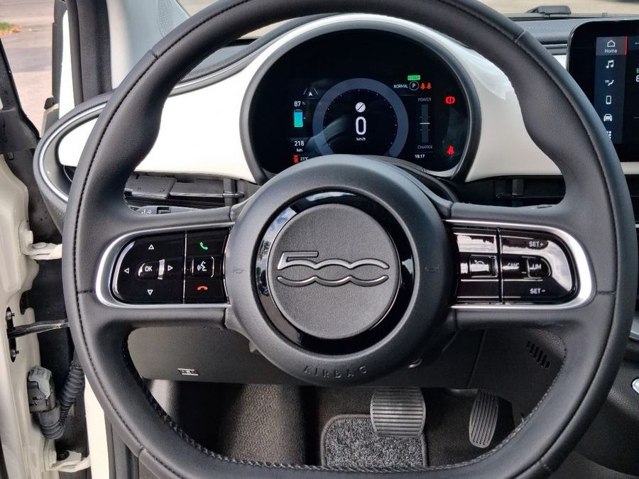 Fahrzeugabbildung Fiat 500 E  Cabrio