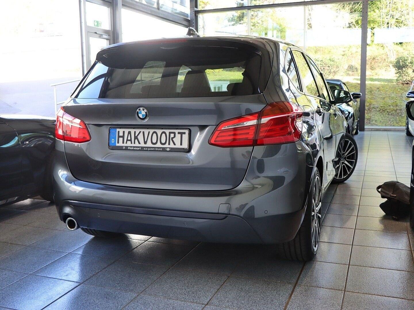 BMW 218i Active Tourer Sport Line 18" LM PDC Navi