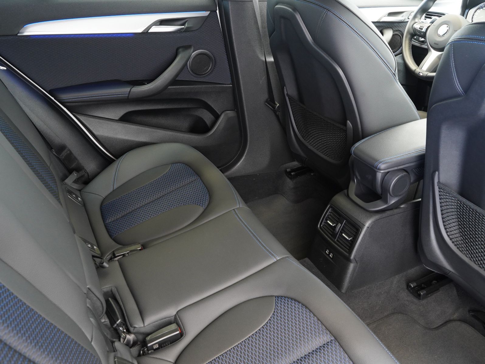 Fahrzeugabbildung BMW X2 sDrive 20 i M Sport LED/HEADUP/KEYLESS/KAMERA