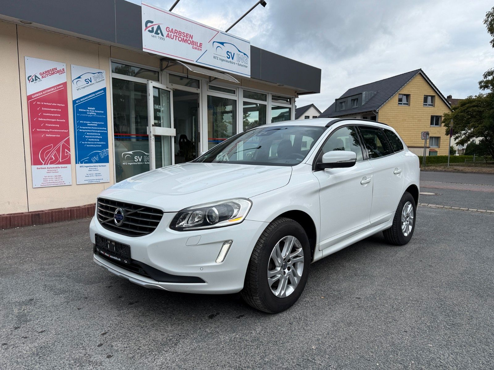 Volvo Volvo XC60 Momentum AWD Automatik +XENON+SHZ+NAVI
