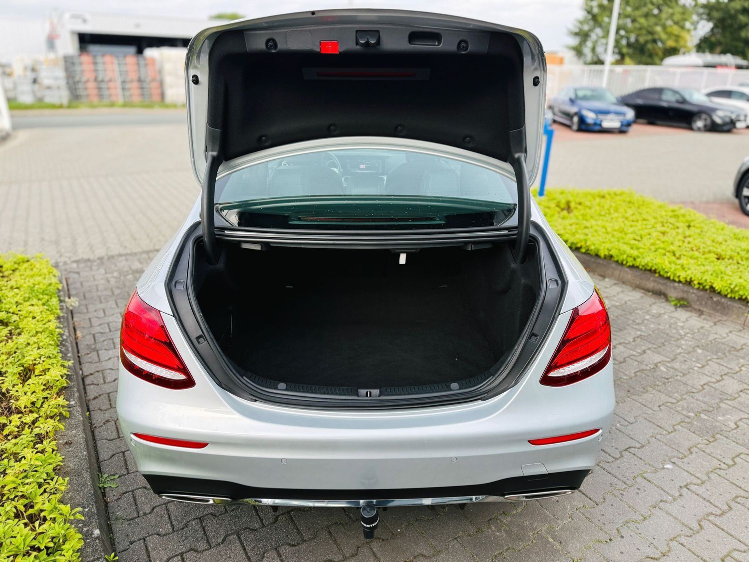 Fahrzeugabbildung Mercedes-Benz E 200 AMG, Multibeam, Memory, 360°, Comand, PTS,