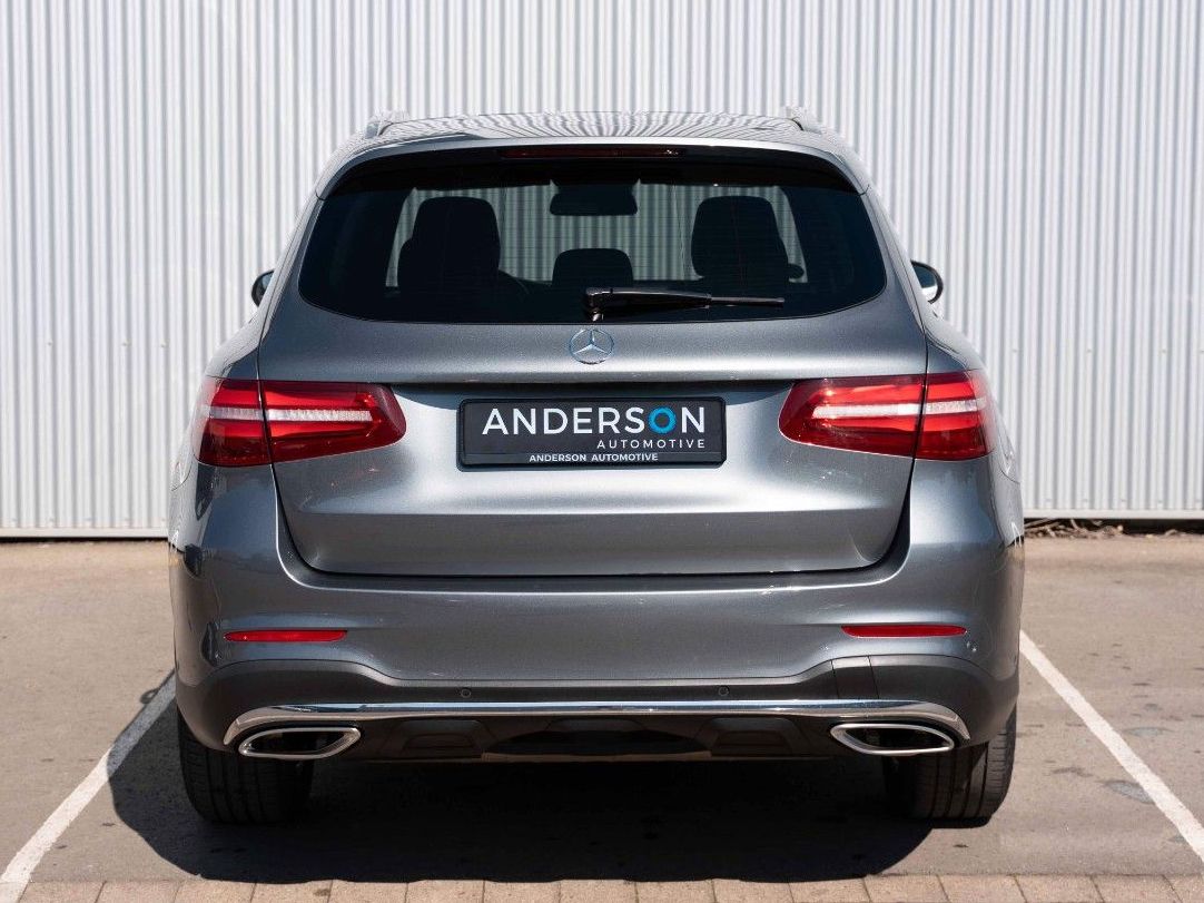Fahrzeugabbildung Mercedes-Benz GLC 250 4MATIC AMG PANO AHK LED KAM CARPLAY