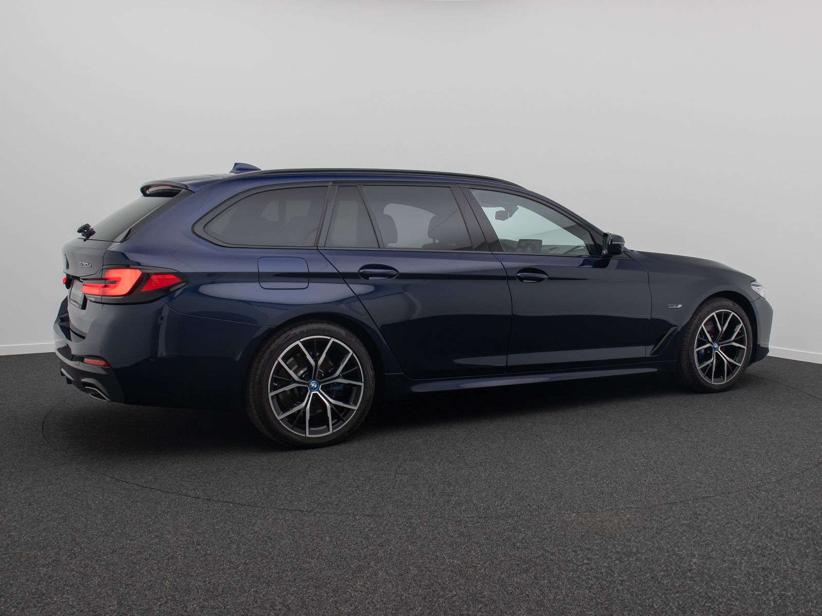 Fahrzeugabbildung BMW 530e xD M Sport Laser DAB H/K HUD AHK Panorama
