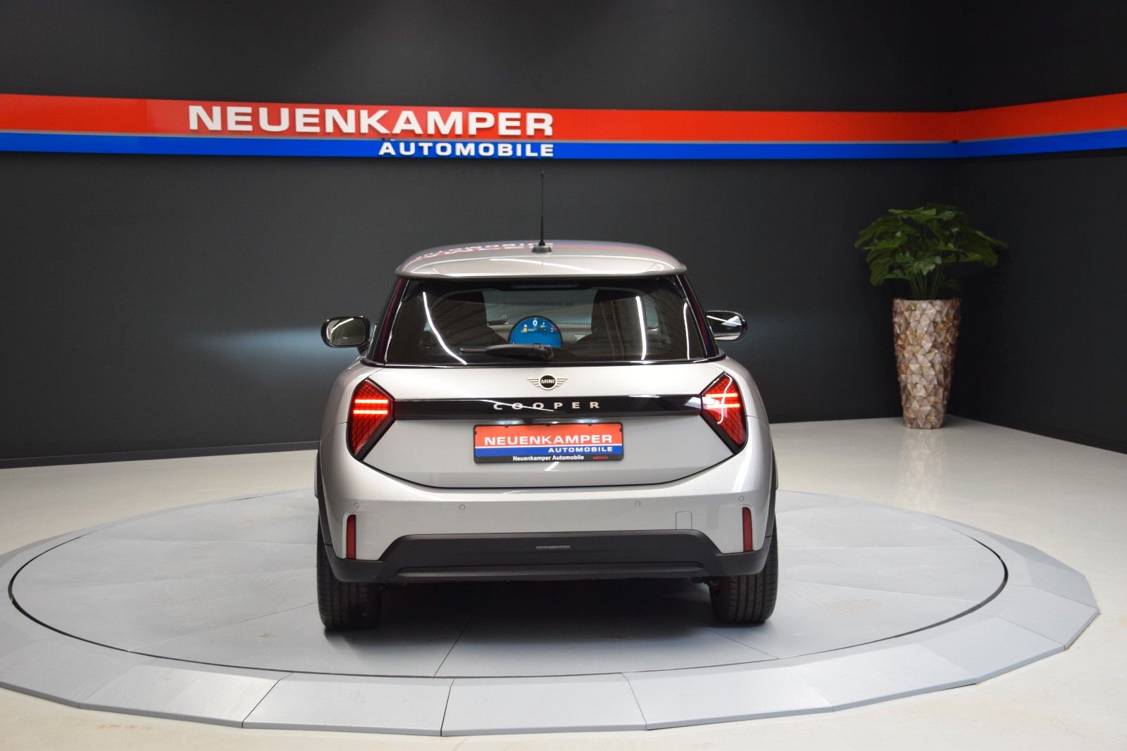 Fahrzeugabbildung MINI Cooper C Ambiente 2-Zonen LED Temp. SitzH.