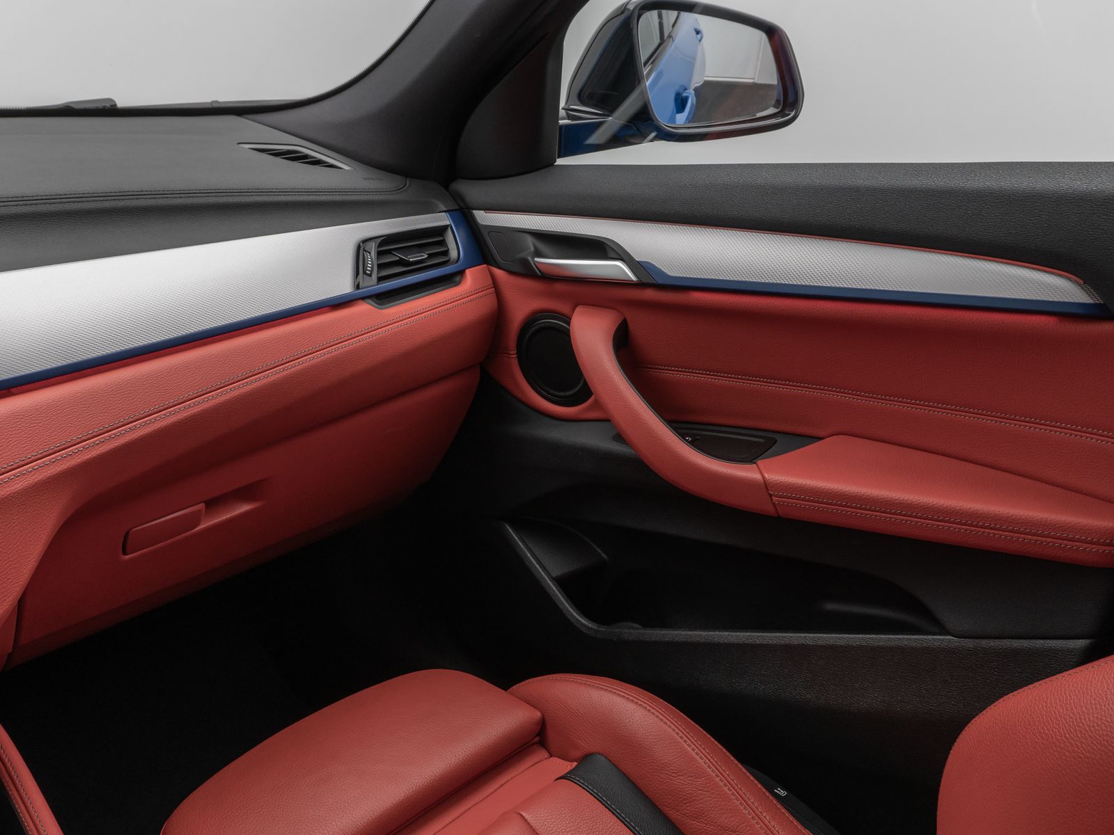 Fahrzeugabbildung BMW X2 sD18d M Sport Kamera HUD DAB HiFi Komfort 19"