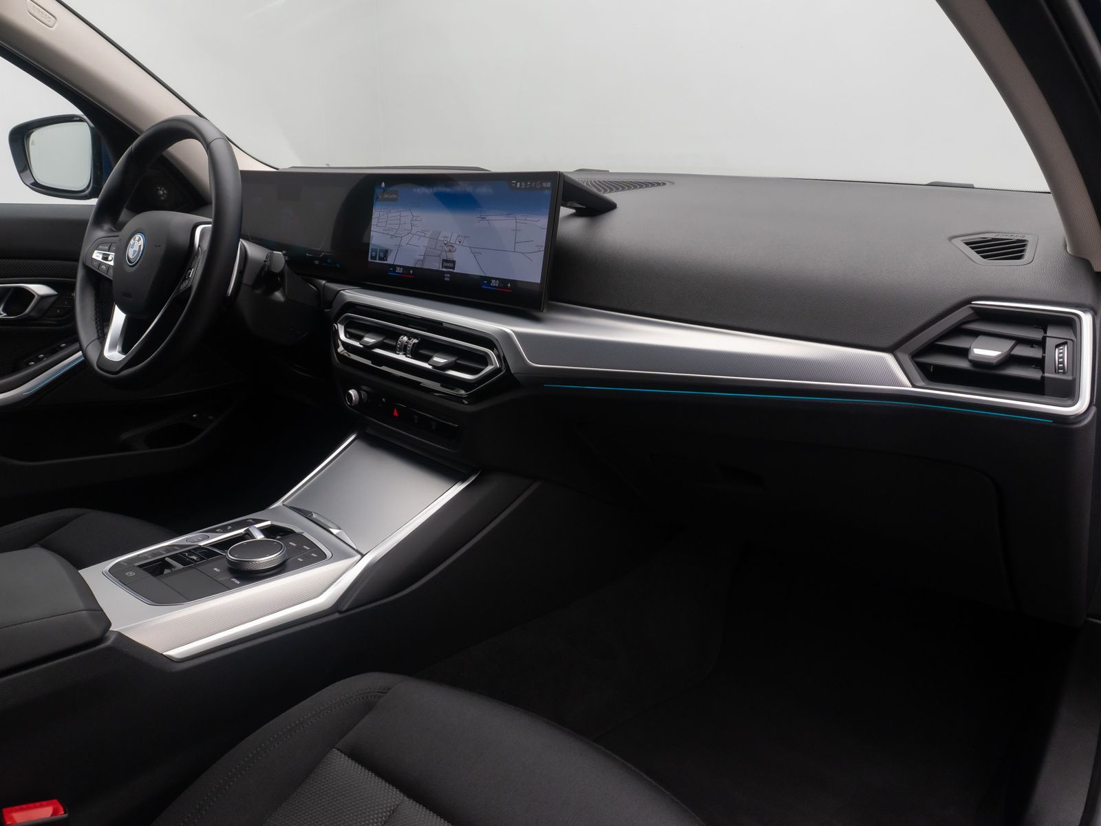 Fahrzeugabbildung BMW 330e xD H/K DAB Kamera AHK Komfort HUD Sport