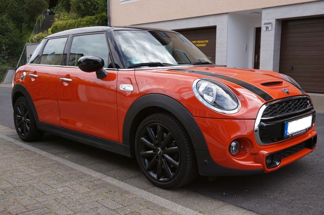 MINI Ein echter Hingucker - sportlicher MINI Cooper S