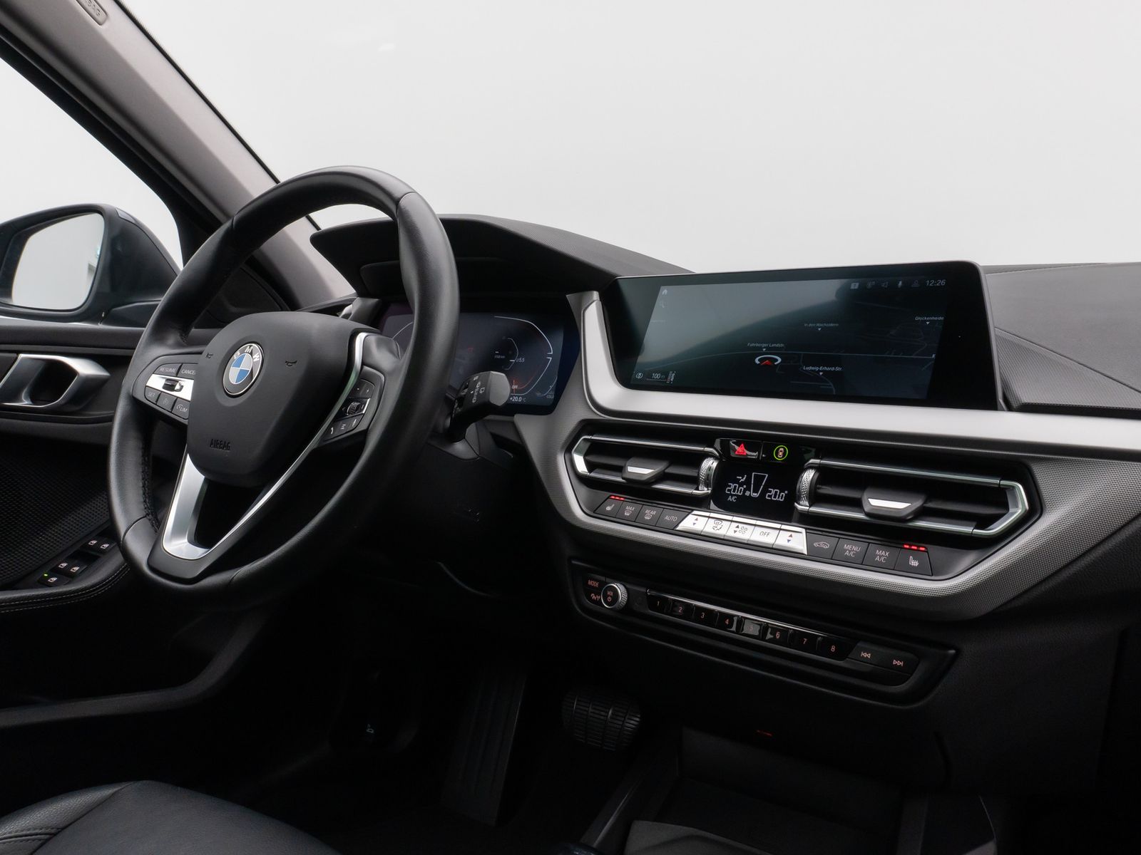 Fahrzeugabbildung BMW 118i Panorama HUD DAB HiFi WLAN PDC LED Alarm