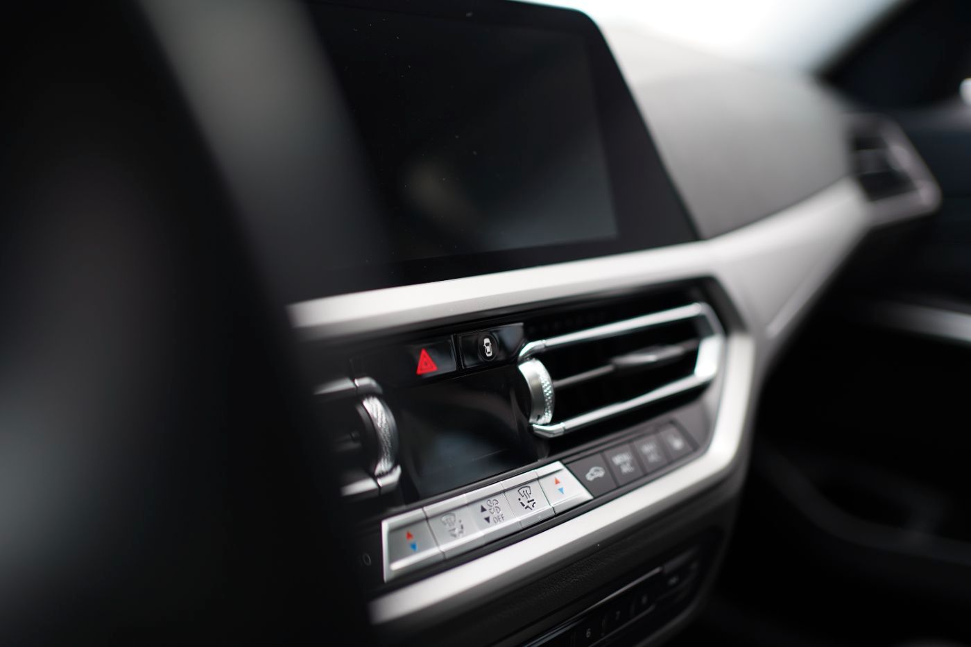 Fahrzeugabbildung BMW 330i Advantage +AHK+Glasdach+Head Up+Laserlicht+