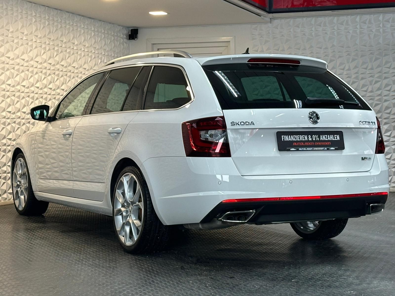 SKODA Octavia 2.0TDI RS* LED#4xSHZ#AHK#TEMPO#NAVI#PDC - Image 5