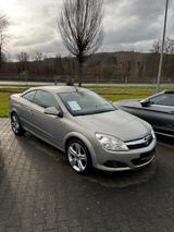 Opel Astra 1.8 ECOTEC Endless Summer Automatik En... - Opel Astra mit Benzin-Antrieb: Cabrio, Automatik