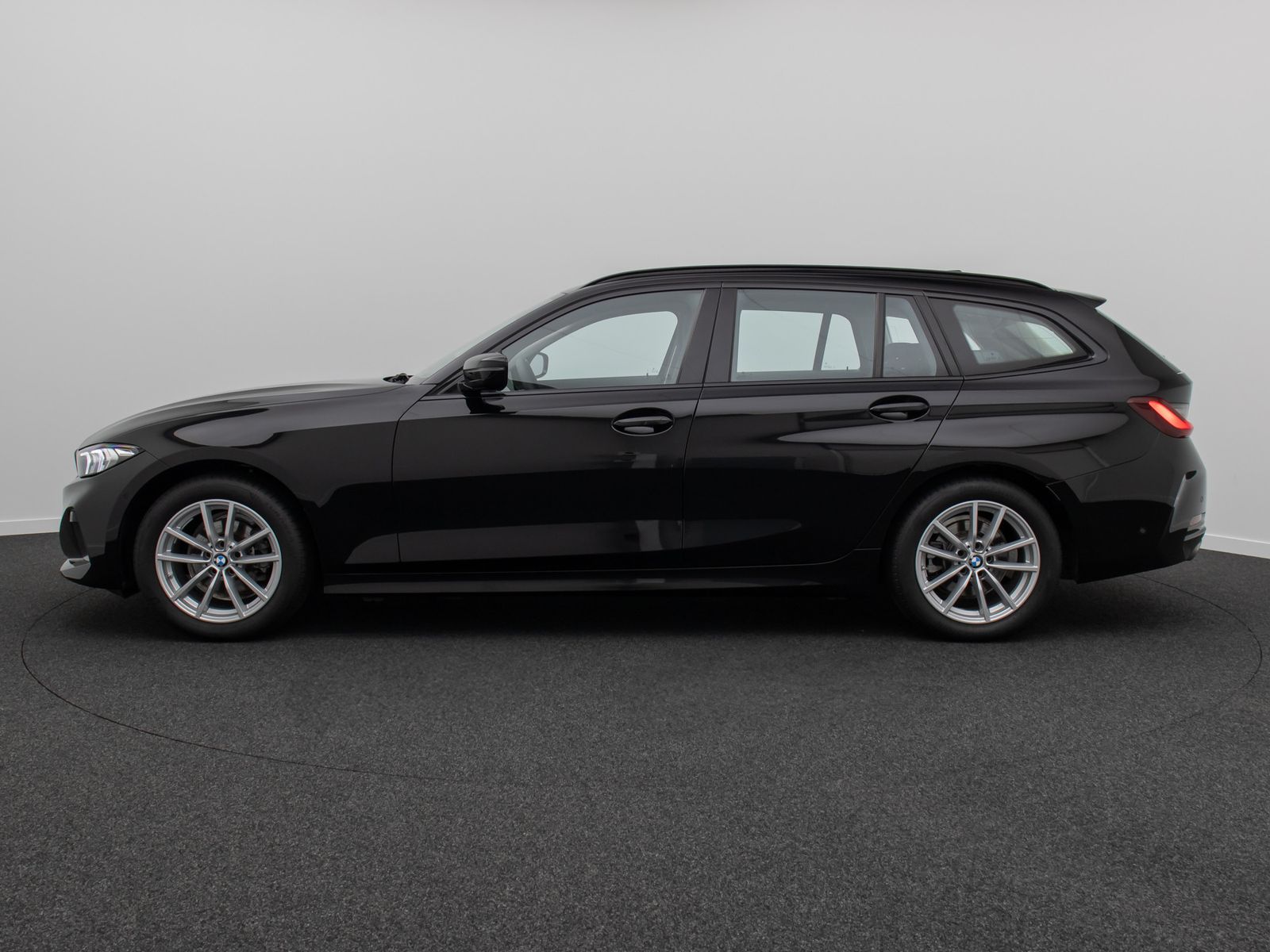 Fahrzeugabbildung BMW 318i Alarm GeschwindigRe DAB Kamera Sportlenkrad
