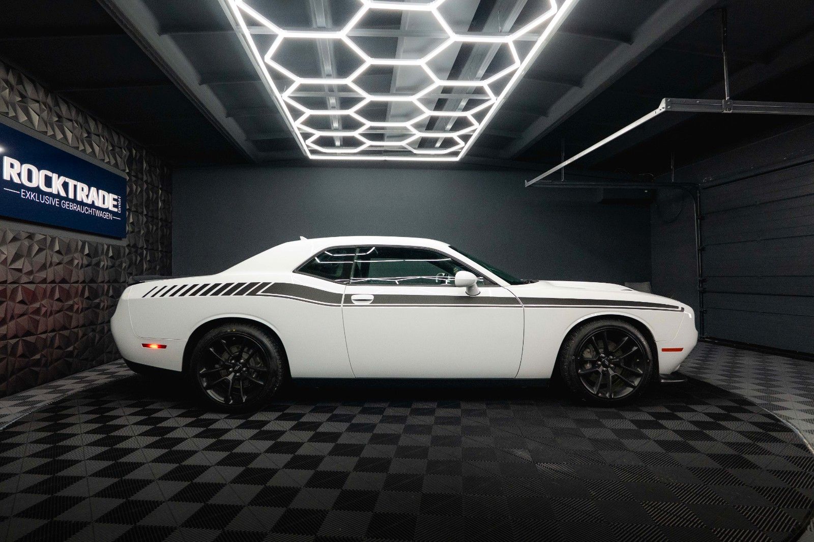 Fahrzeugabbildung Dodge Challenger 6.4 V8 SRT 392 R/T SCAT PACK Perform.