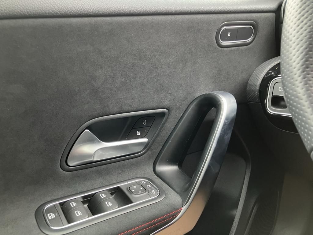 Fahrzeugabbildung Mercedes-Benz A 200 Kompaktlimousine AMG Line+Night Paket*PDC