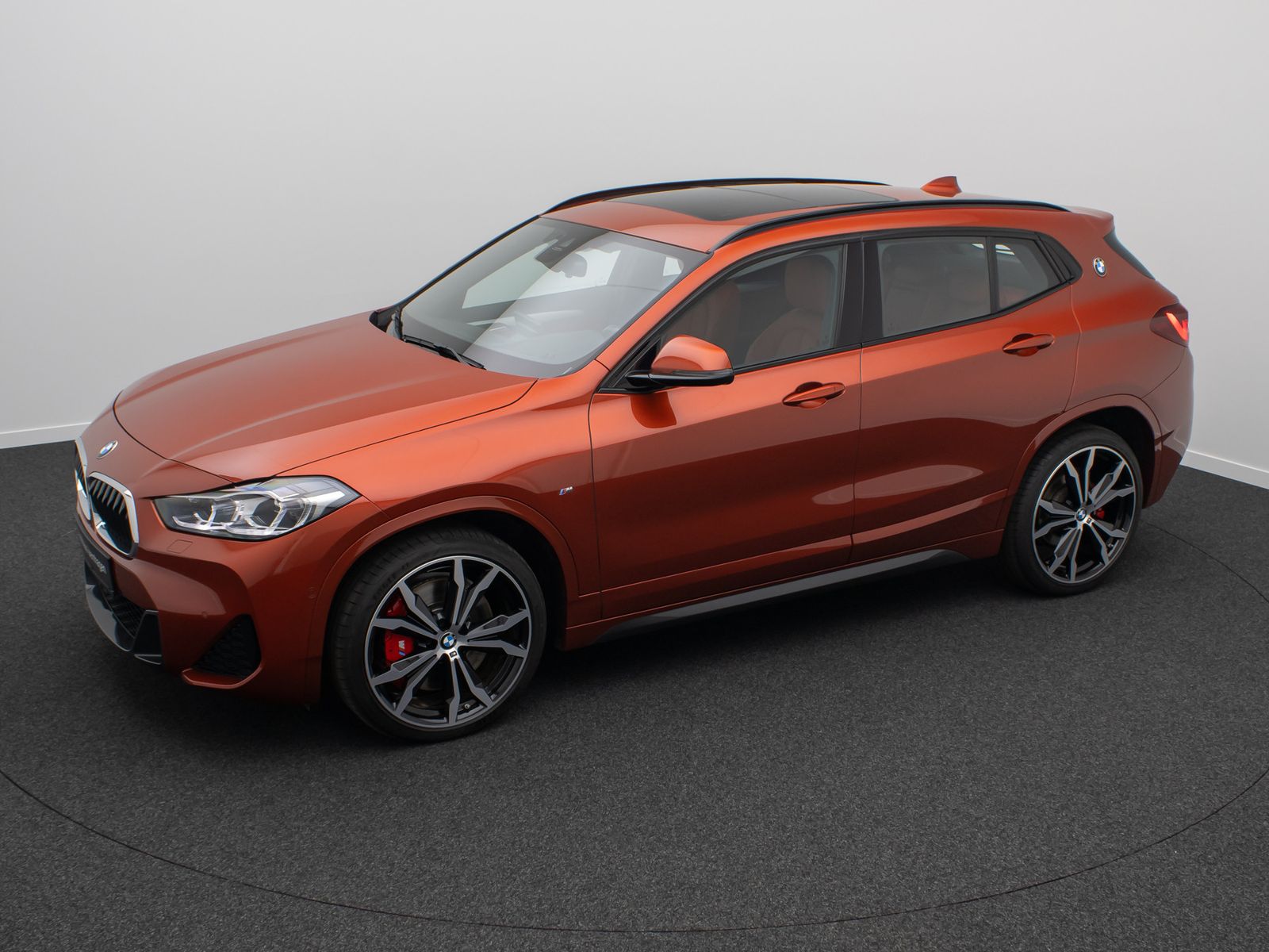Fahrzeugabbildung BMW X2 xD25d M Sport Panoram Kamera HUD DAB HiFi 20"