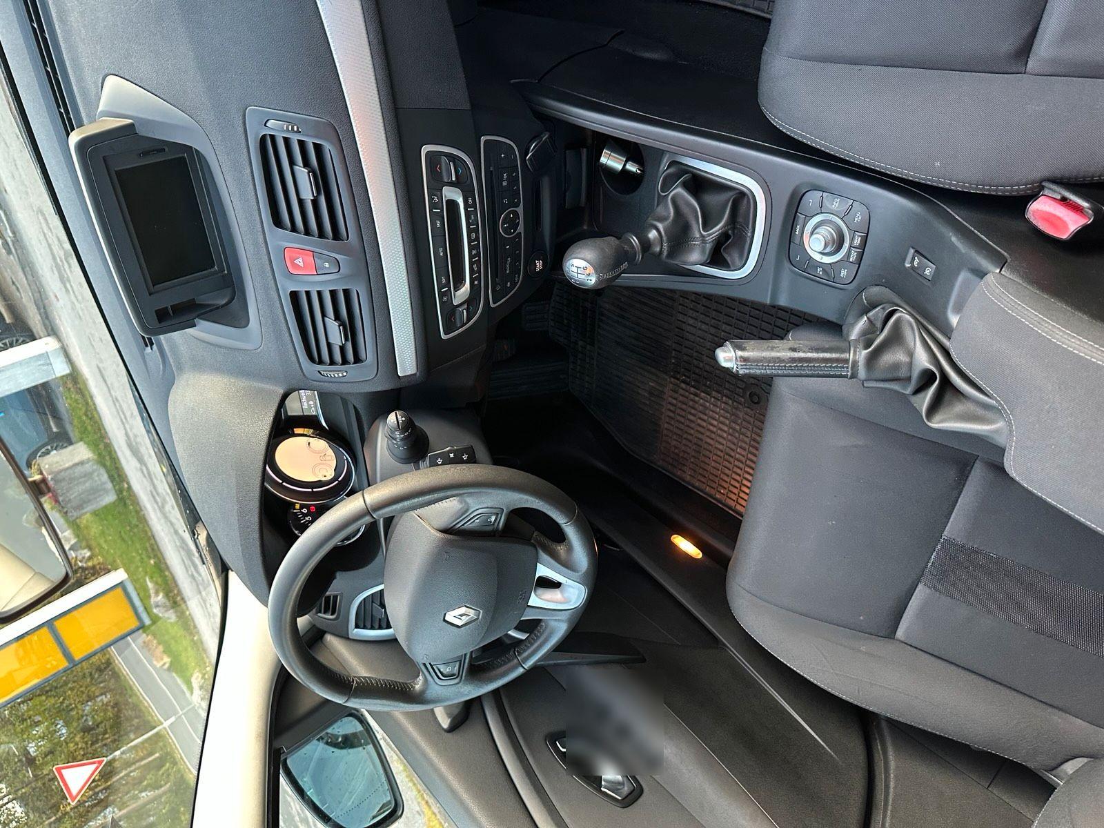Renault Megane 2011 — interior