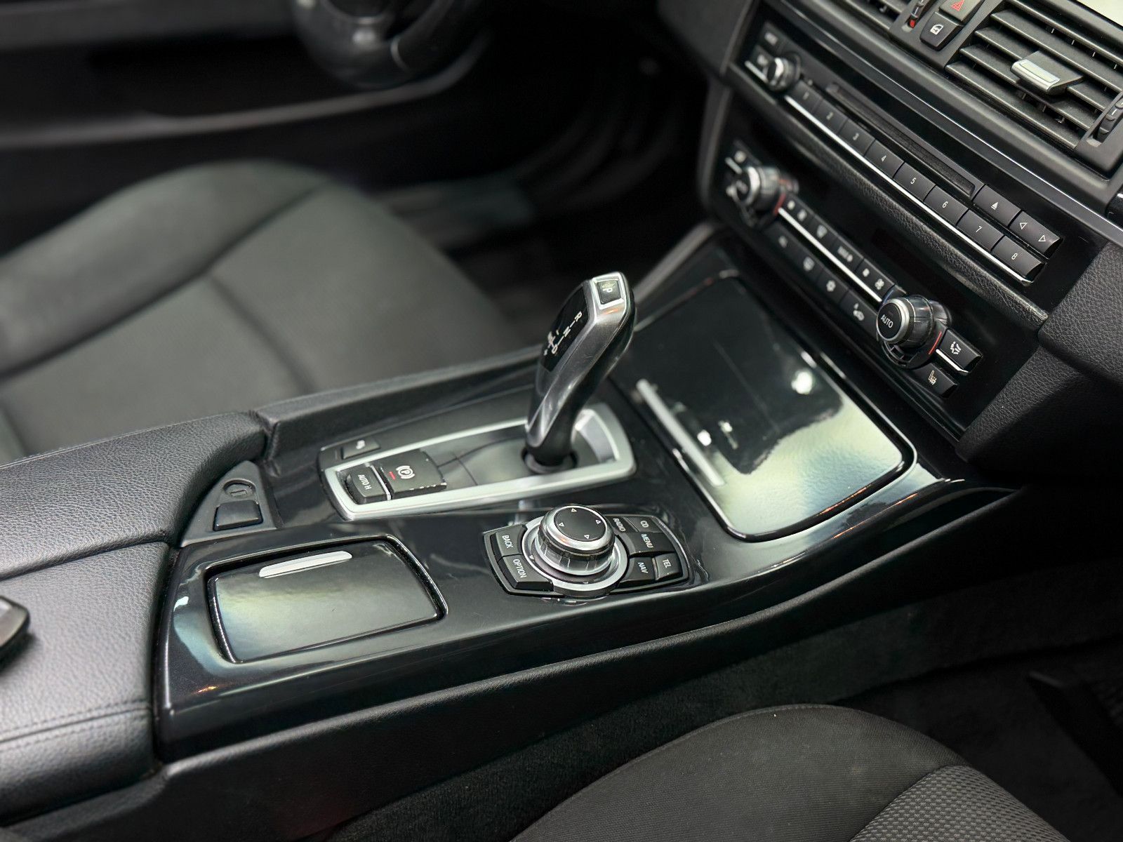 Fahrzeugabbildung BMW 530d Limousine |AUTOMATIK|PANO|NAVI|PDC