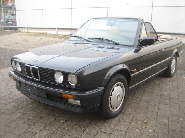 BMW 320i Cabrio Automatik/Leder M-Technik