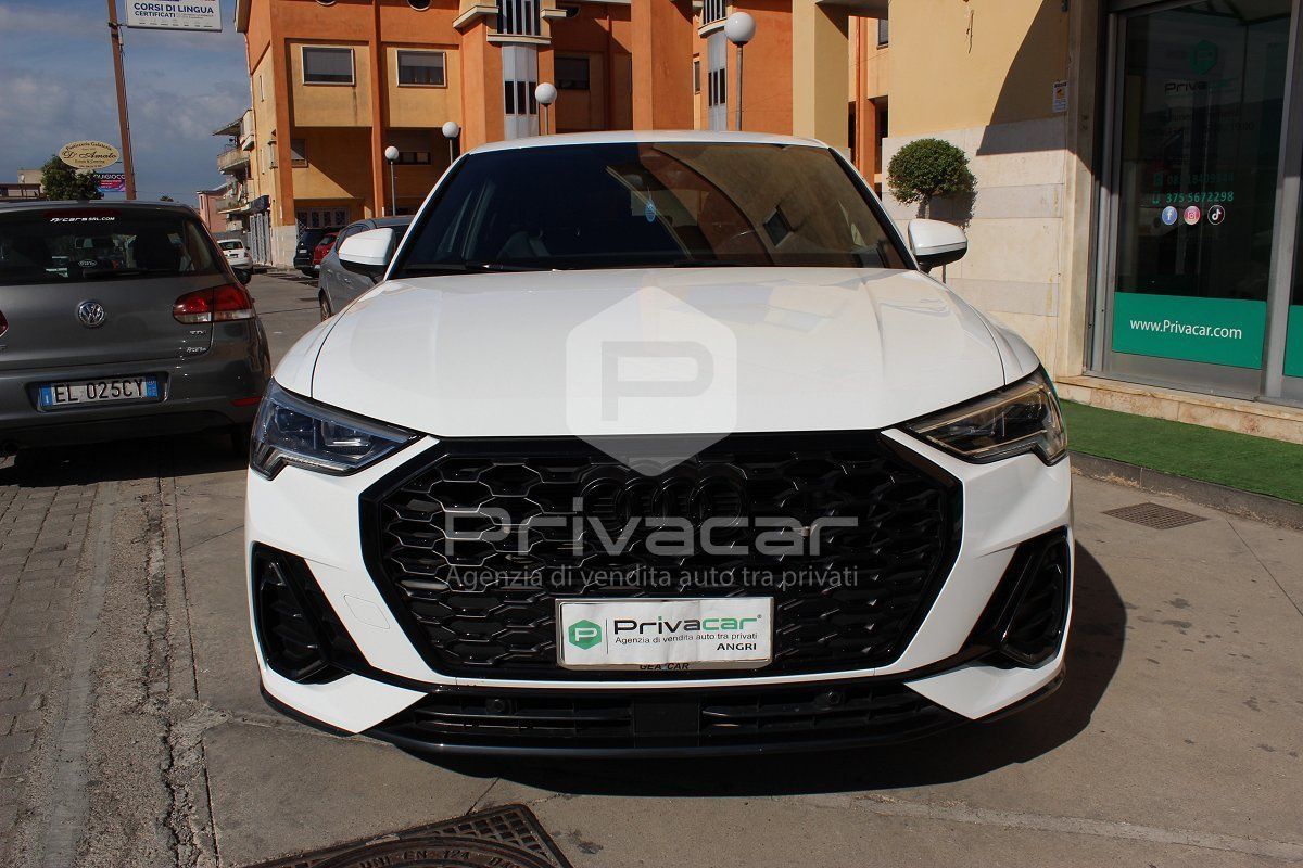 Audi AUDI Q3 35 TDI quattro S tronic Identity Black imagem 2