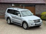 Mitsubishi Pajero 3.2 DI-D Edition 30 (5-trg.) *Scheckheft* - Mitsubishi Pajero mit Diesel-Antrieb