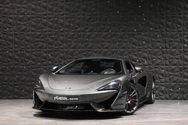 McLaren 570S - B&W - Lift - Carbon - Alcantara