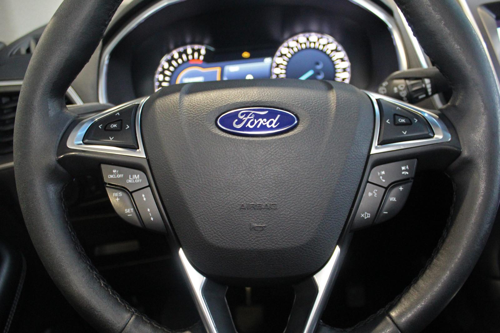 Ford Edge Titanium 4x4(PANO, Business Paket, Leder)