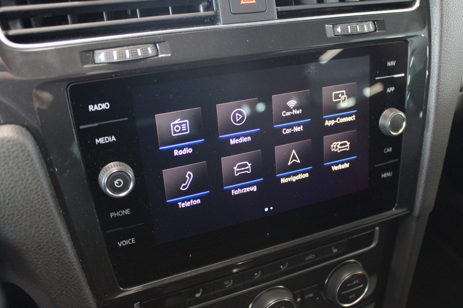 Fahrzeugabbildung Volkswagen Golf 2.0 TDI BMT DSG Comfortline LED STDHZ uvm.